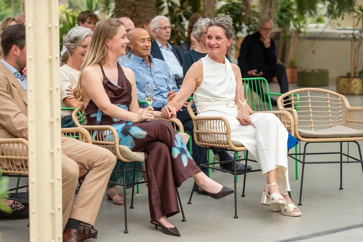 Trouwfotograaf tijdens de bruiloft van José & Rob in trouwlocatie De Wintertuin te Baarn